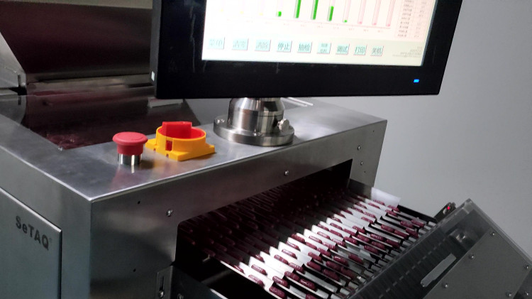 西泰克18通道膠囊檢重秤河北某藥企稱重現場